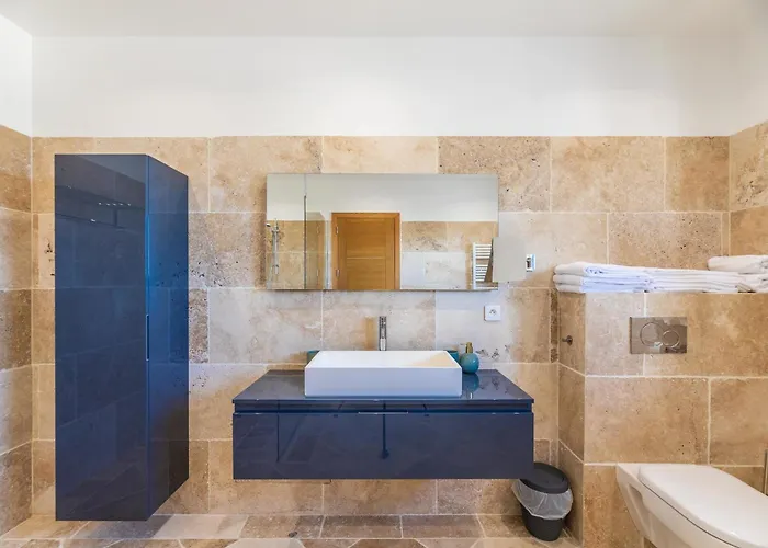 Ghjiseppina Di Pinarello Vila *